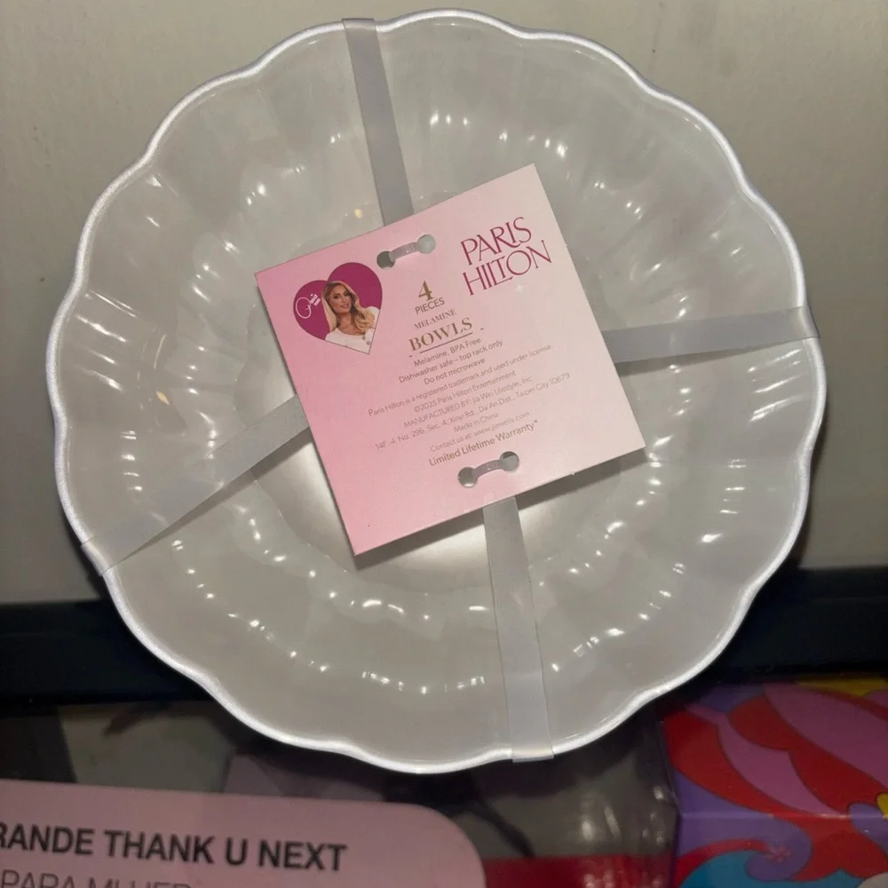 Paris Hilton White Scalloped Plastic Bowl - Set of 4